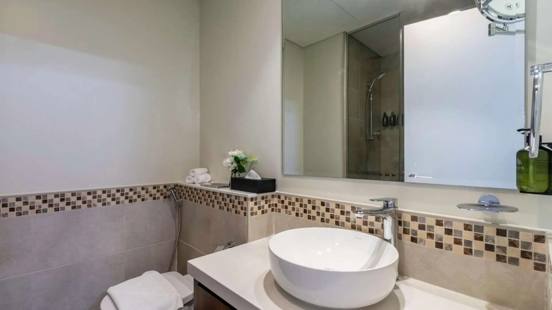 Apartment Luxury 2Bd Apt With Pool Gym & Burj Khalifa Views Dubai