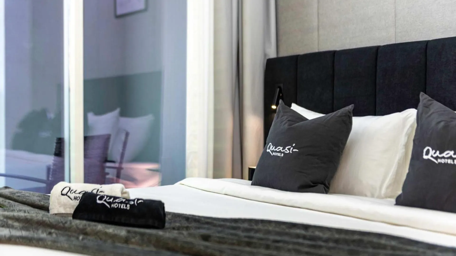 Apartment Luxury 2Bd Apt With Pool Gym & Burj Khalifa Views Dubai