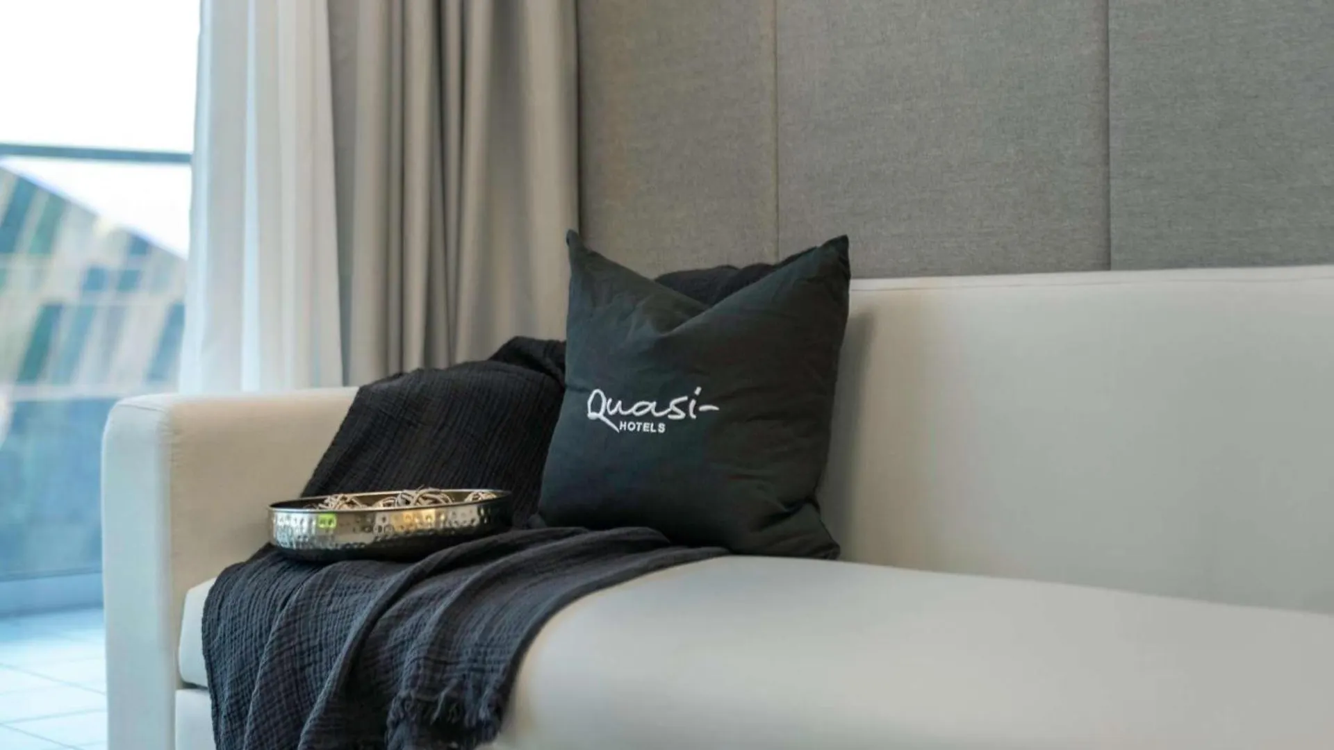 Luxury 2Bd Apt With Pool Gym & Burj Khalifa Views Dubai 0*,