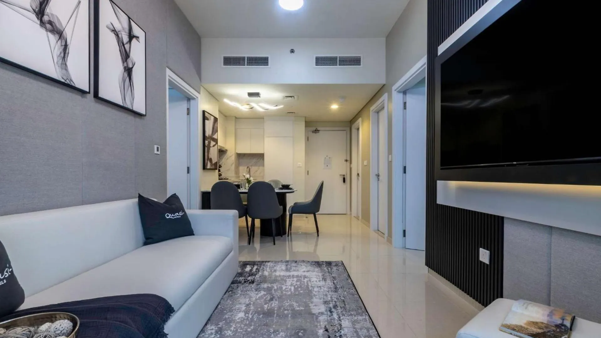 Luxury 2Bd Apt With Pool Gym & Burj Khalifa Views Dubai 0*,