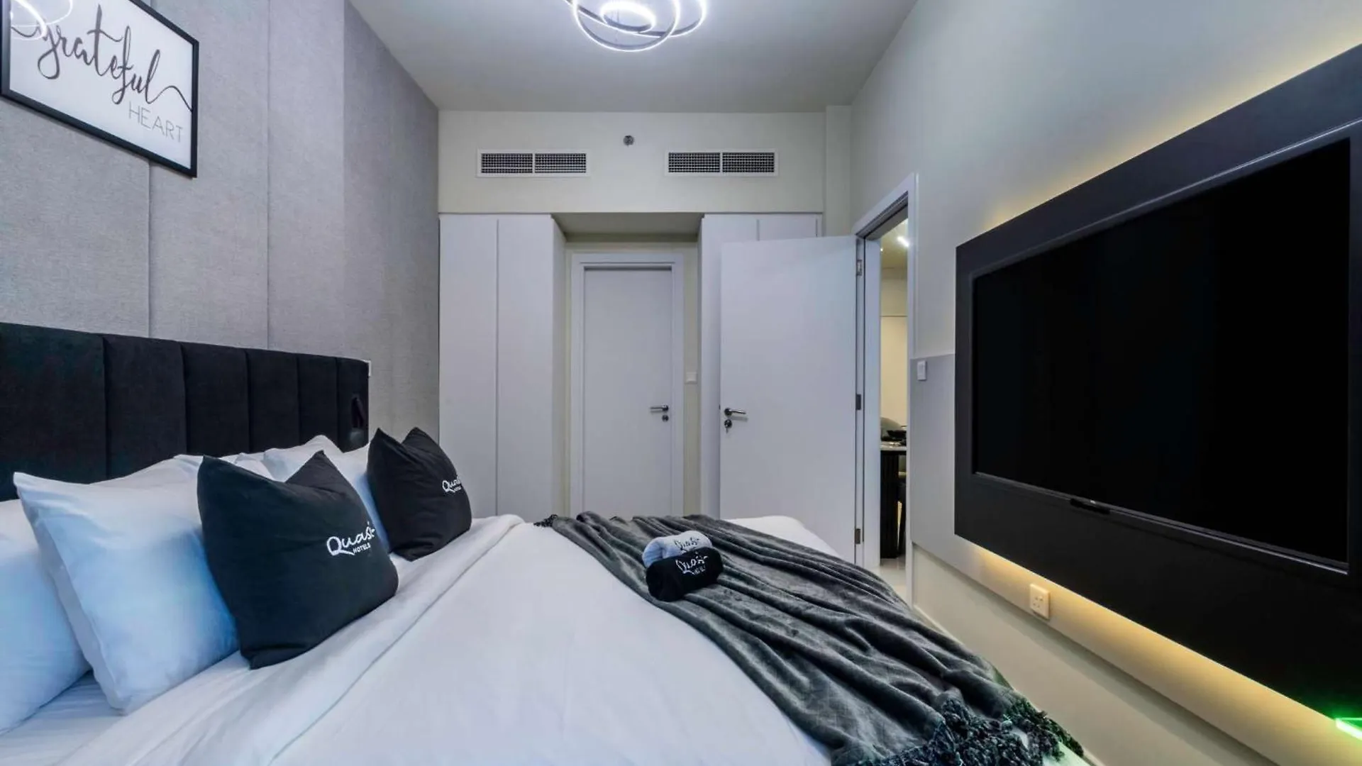 Luxury 2Bd Apt With Pool Gym & Burj Khalifa Views Dubai 0*,  United Arab Emirates