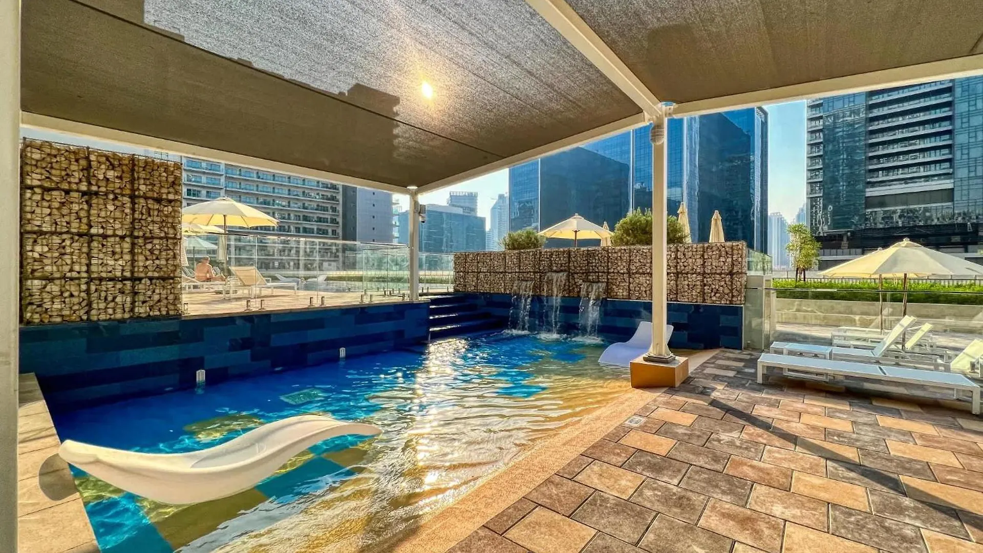 Luxury 2Bd Apt With Pool Gym & Burj Khalifa Views Dubai