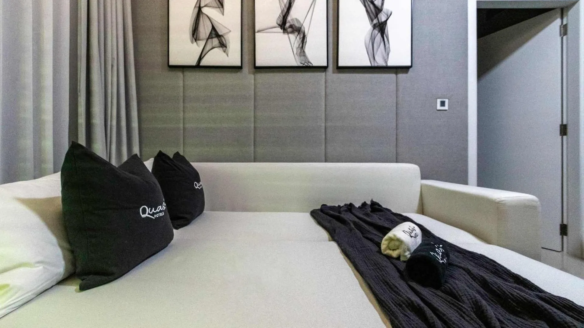 Luxury 2Bd Apt With Pool Gym & Burj Khalifa Views Dubai