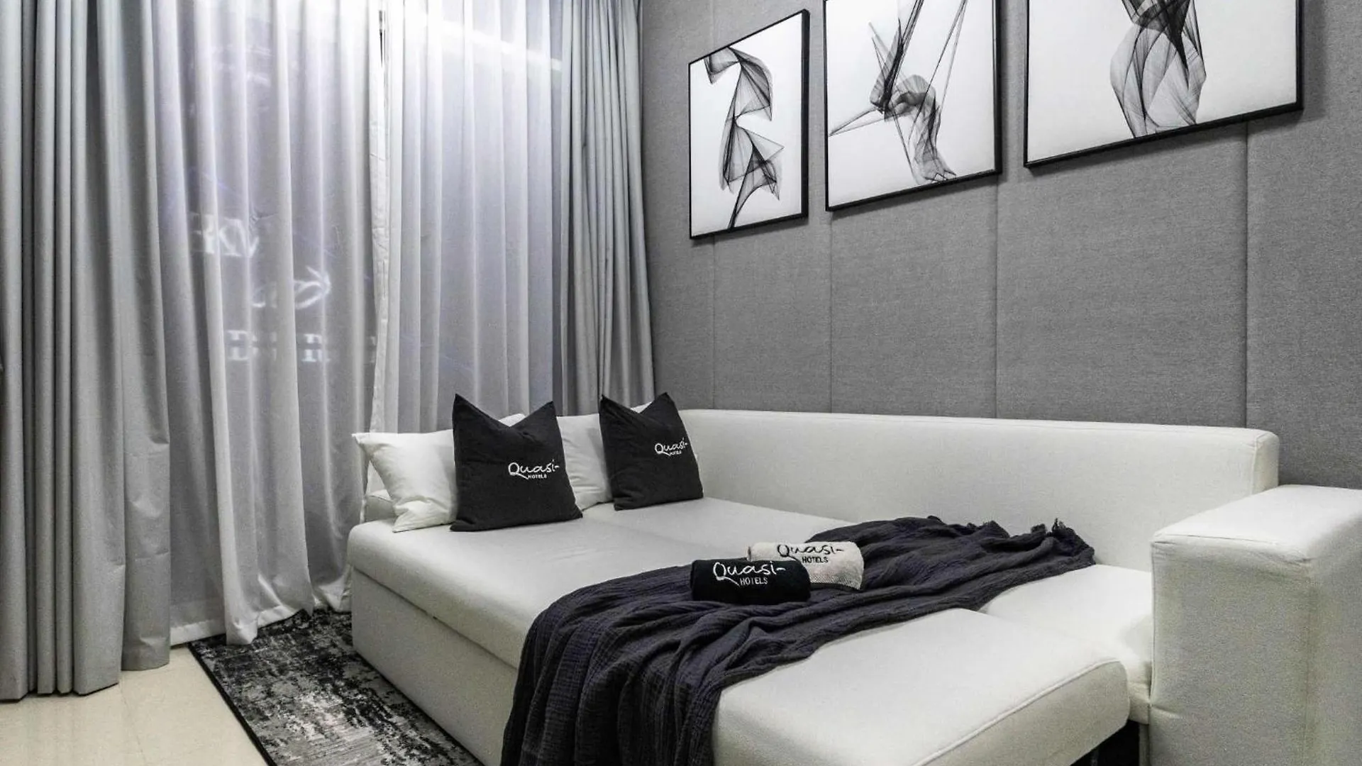 Luxury 2Bd Apt With Pool Gym & Burj Khalifa Views Dubai Apartamento