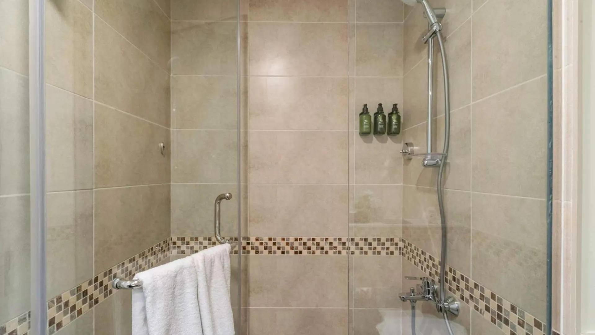 Luxury 2Bd Apt With Pool Gym & Burj Khalifa Views Dubai 0*,  Emirados Árabes Unidos