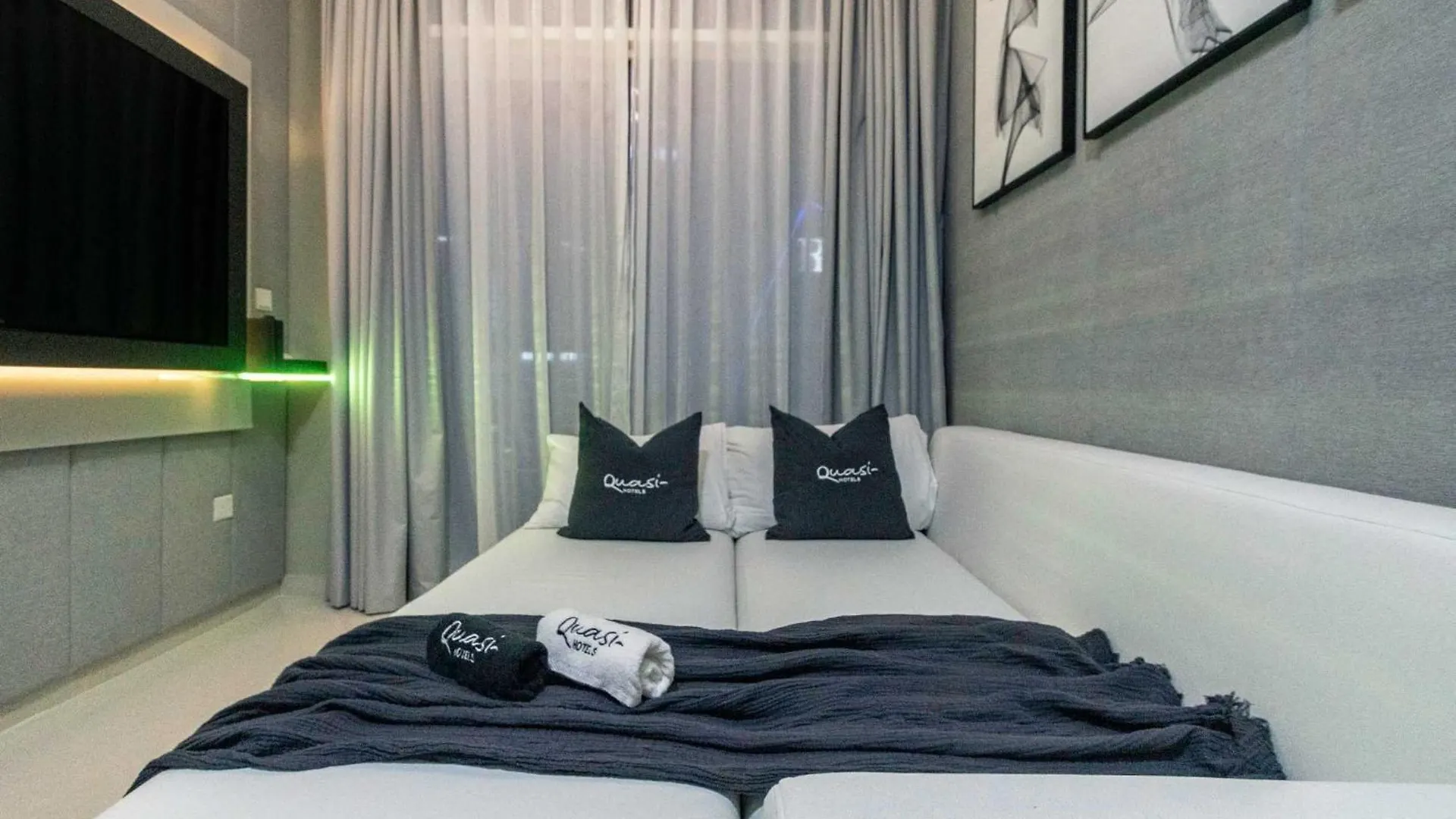 Luxury 2Bd Apt With Pool Gym & Burj Khalifa Views Dubai 0*,  Emirados Árabes Unidos