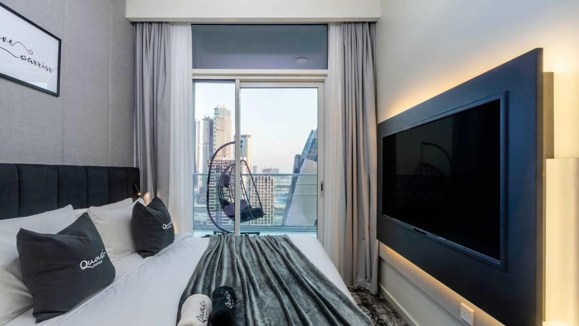 Apartamento Luxury 2Bd Apt With Pool Gym & Burj Khalifa Views Dubai Emirados Árabes Unidos